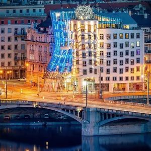 dancing-house-hotel.praguehotelsweb.com/